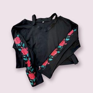 Black Crop Top W/ Rose sleeves 🥀